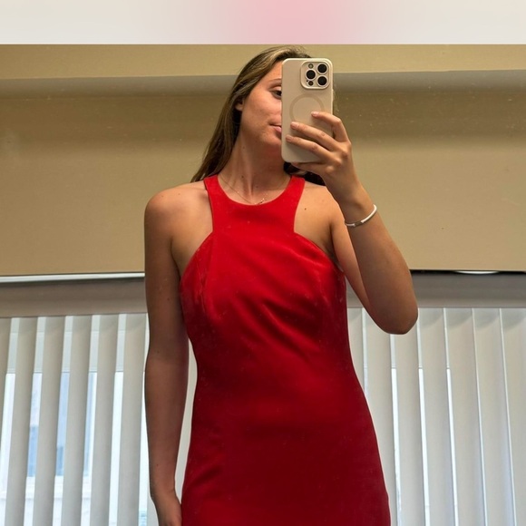 Elegant Red Halter Dress - Picture 3 of 6